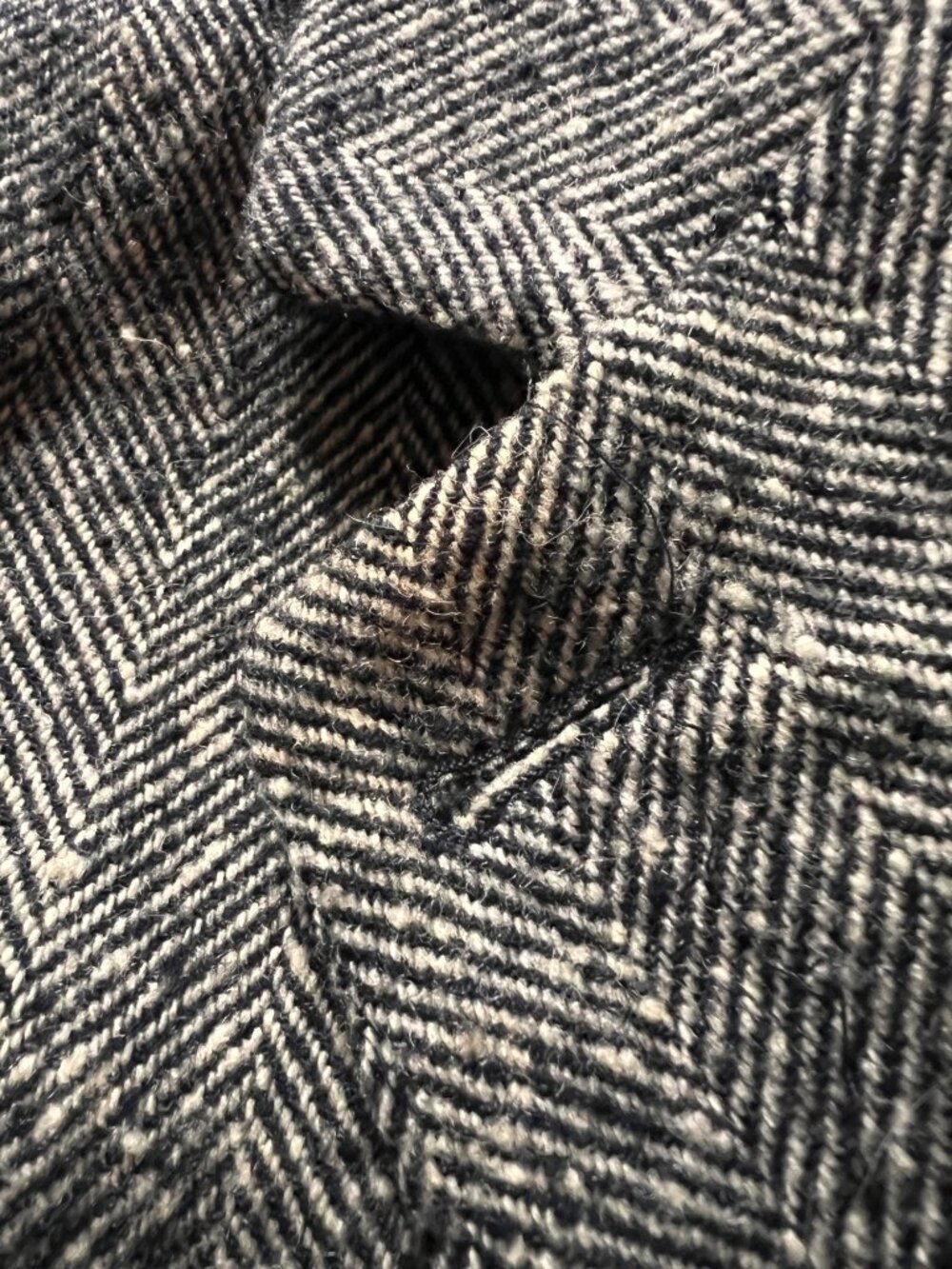 Forstmann Andover Tweeds Womens Long Wool Coat Size 16 White & Black Herringbone - Picture 4 of 8